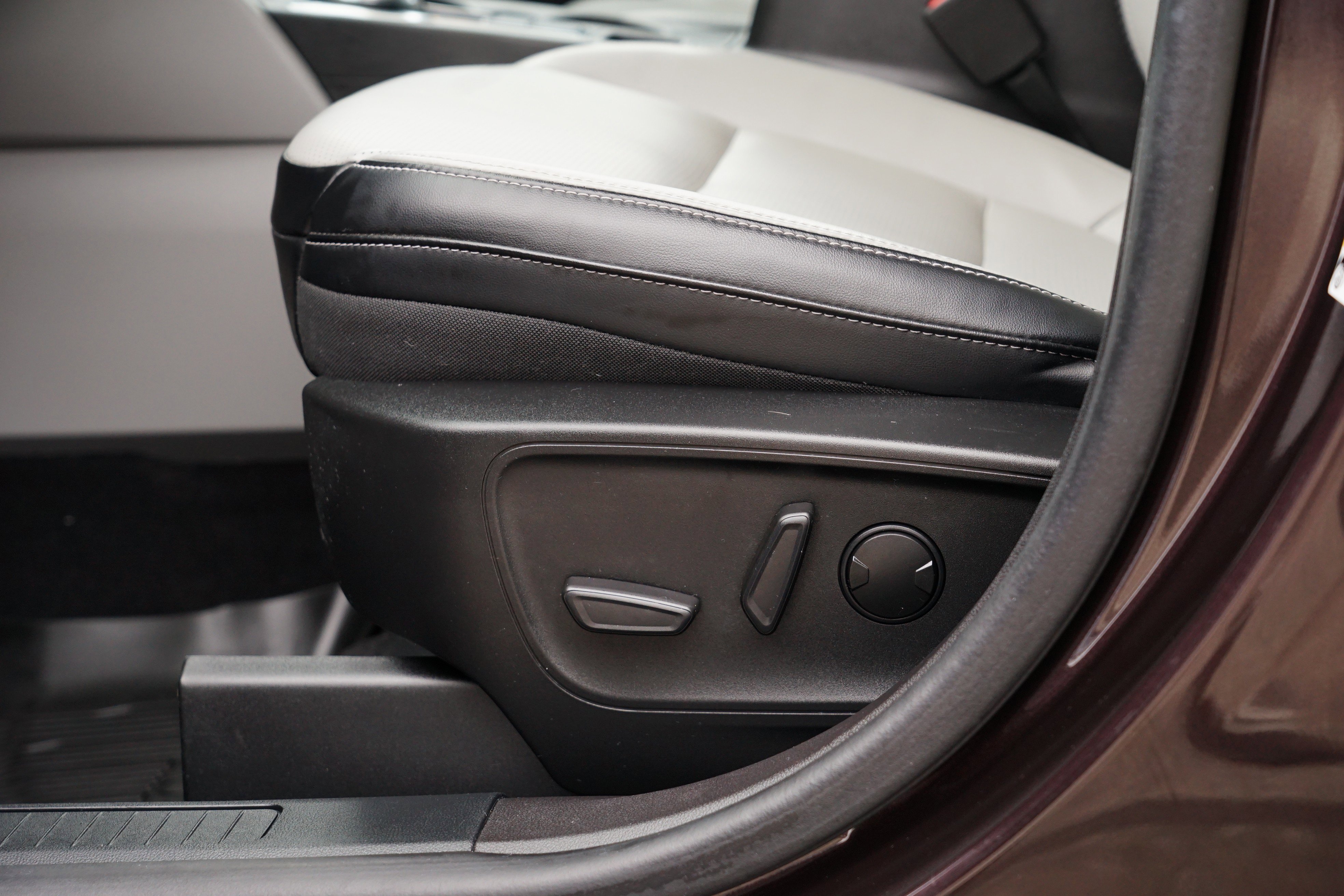 Used 2023 Ford Escape Platinum image 17