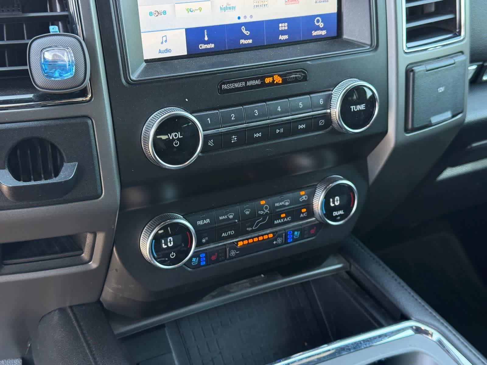 Used 2020 Ford Expedition XLT w/ Equipment Group 202A AWD/4WD image 24