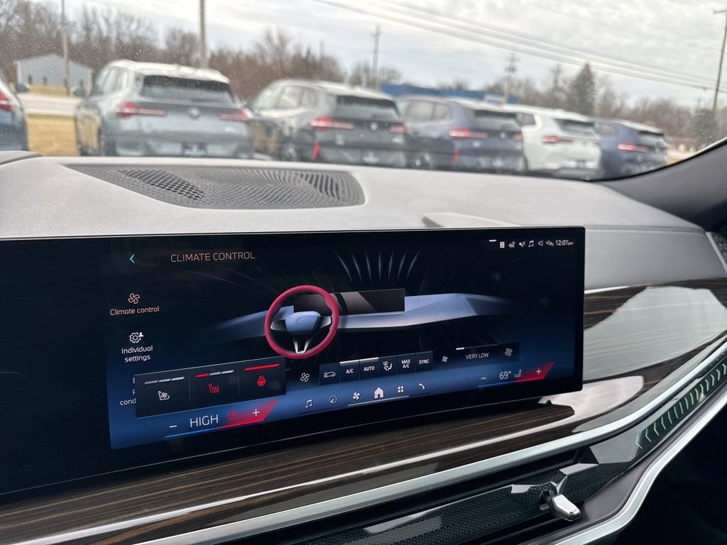 Used 2024 BMW X6 xDrive40i w/ Premium Package image 18