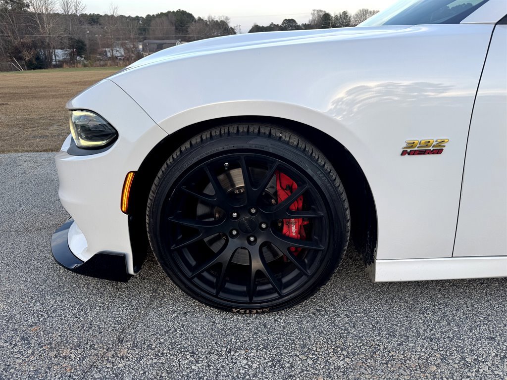 Used 2016 Dodge Charger SRT image 13