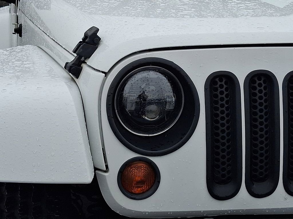 Used 2013 Jeep Wrangler Sahara w/ Dual Top Group image 9