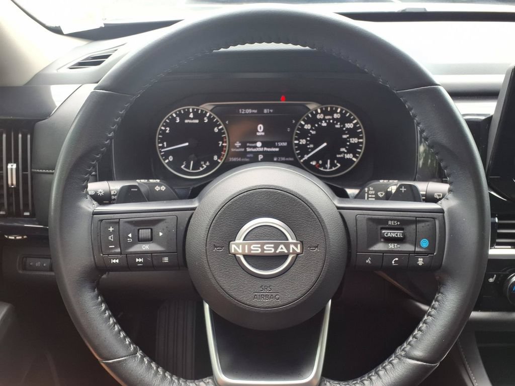 Used 2024 Nissan Pathfinder SV w/ SV Premium Package AWD/4WD image 14