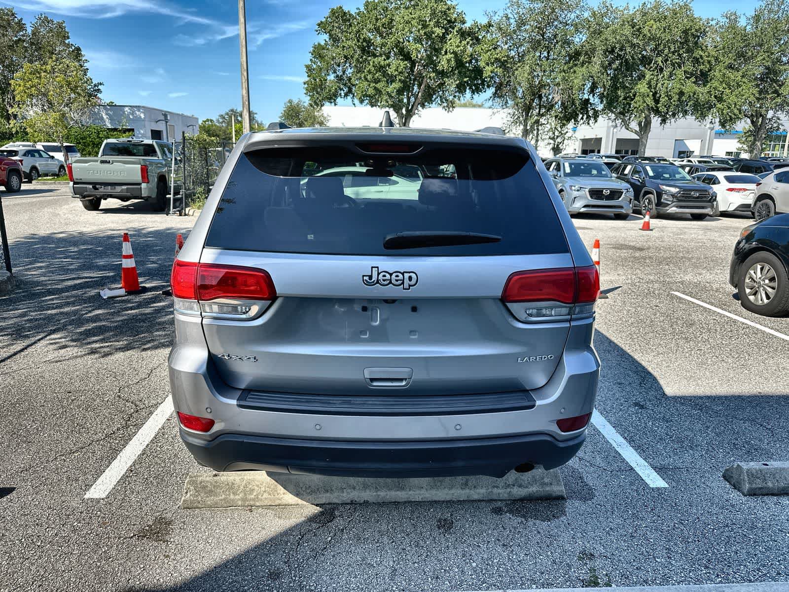 Used 2018 Jeep Grand Cherokee Laredo AWD/4WD image 7