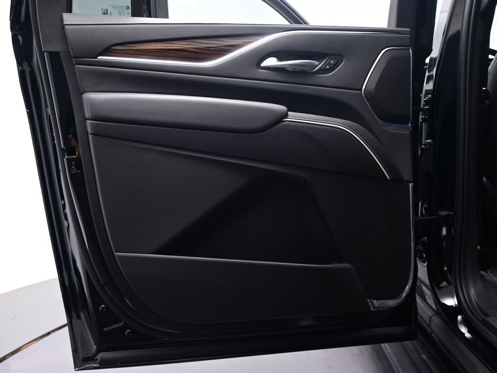 Used 2023 Cadillac Escalade ESV Luxury image 40