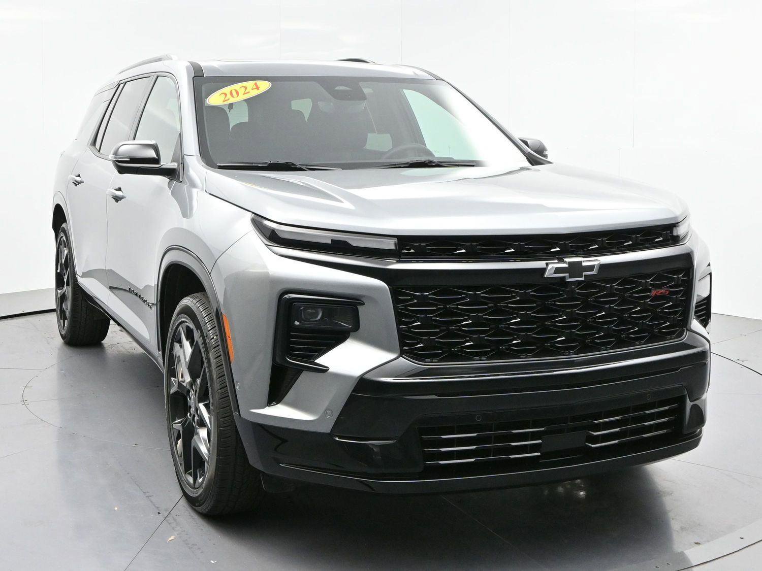 Used 2024 Chevrolet Traverse RS w/ LPO, Floor Liner Package image 2