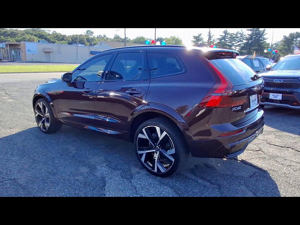 Certified 2025 Ford Explorer Active AWD/4WD image 6