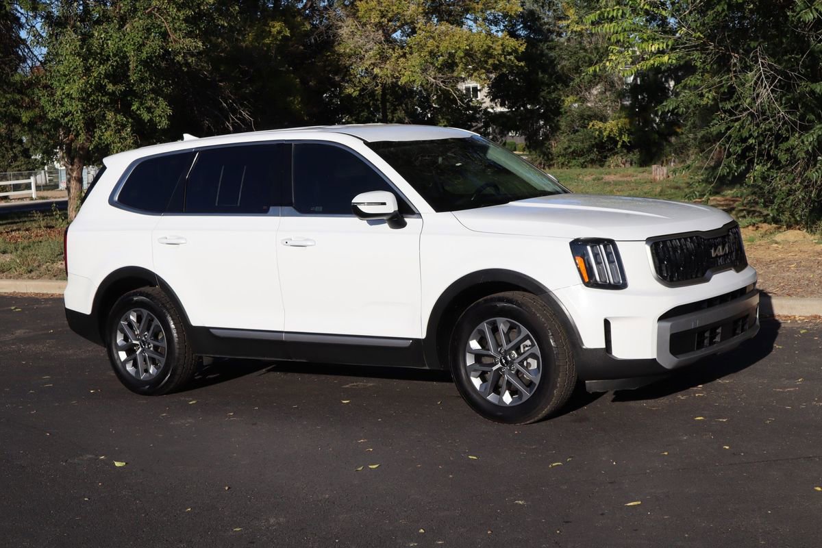 Used 2023 Kia Telluride LX image 2