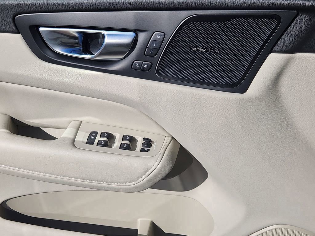 New 2026 Volvo XC60 B5 Ultra w/ Climate Package PRO image 12