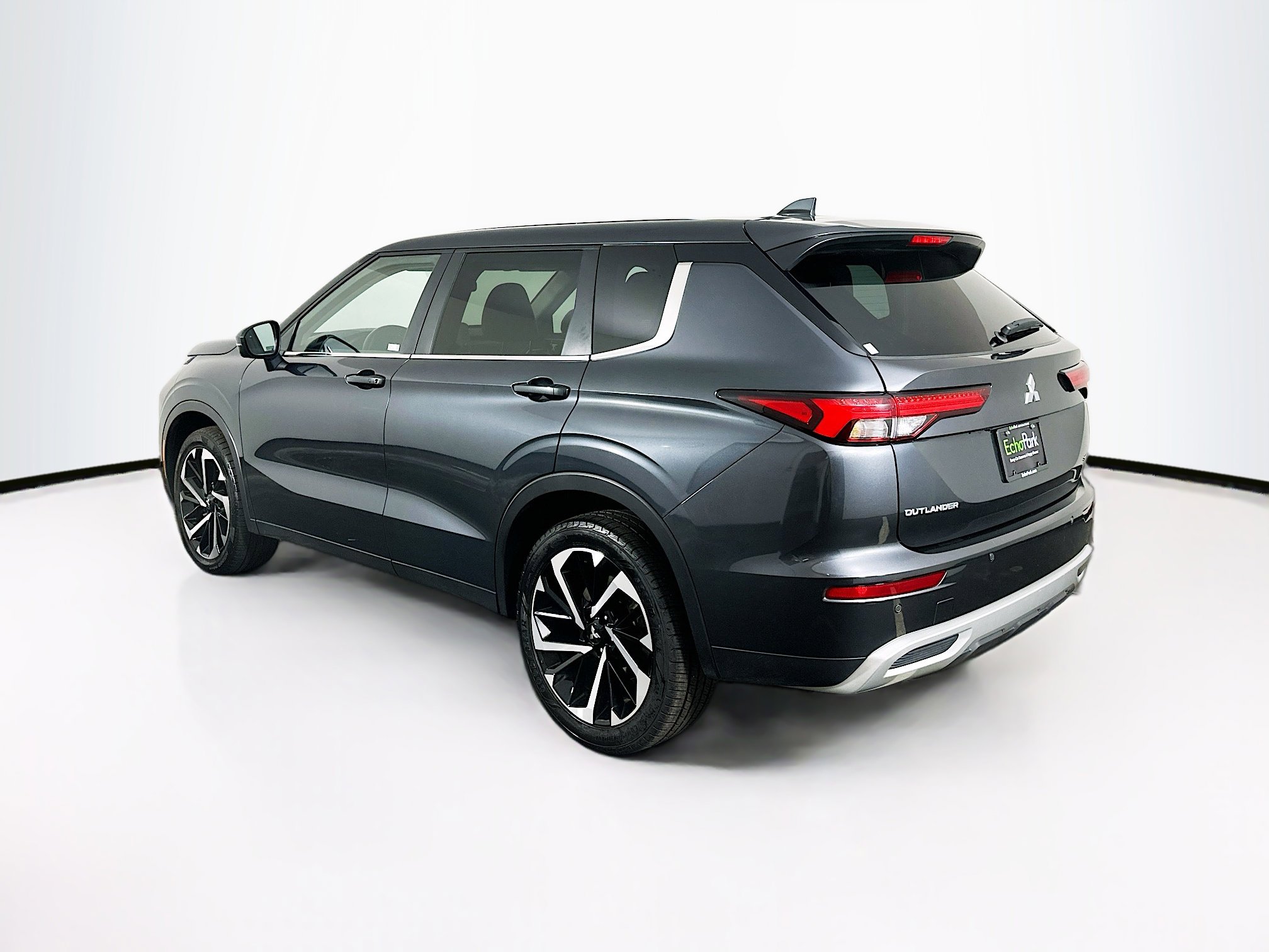 Used 2024 Mitsubishi Outlander SE image 5