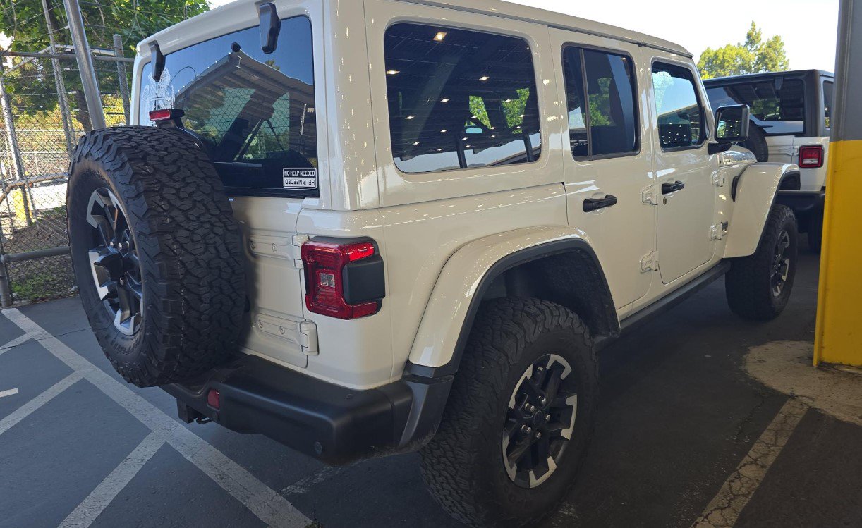 Used 2024 Jeep Wrangler Unlimited Rubicon 4xe AWD/4WD image 4