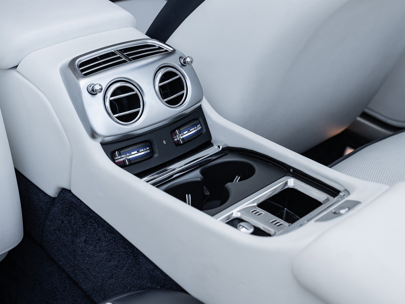 Used 2018 Rolls-Royce Dawn image 43