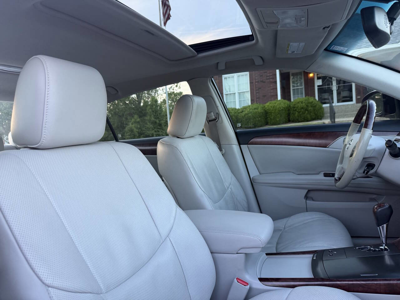 Used 2011 Toyota Avalon Limited FWD image 30