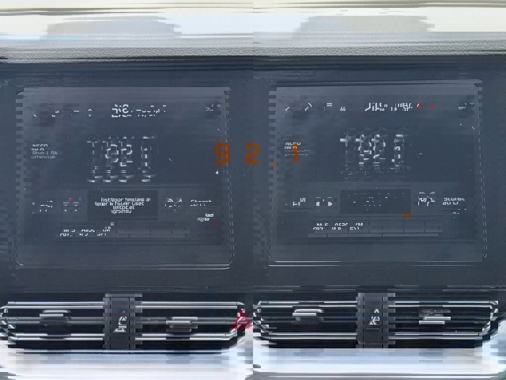 Used 2022 Kia Niro Touring Special Edition FWD image 18