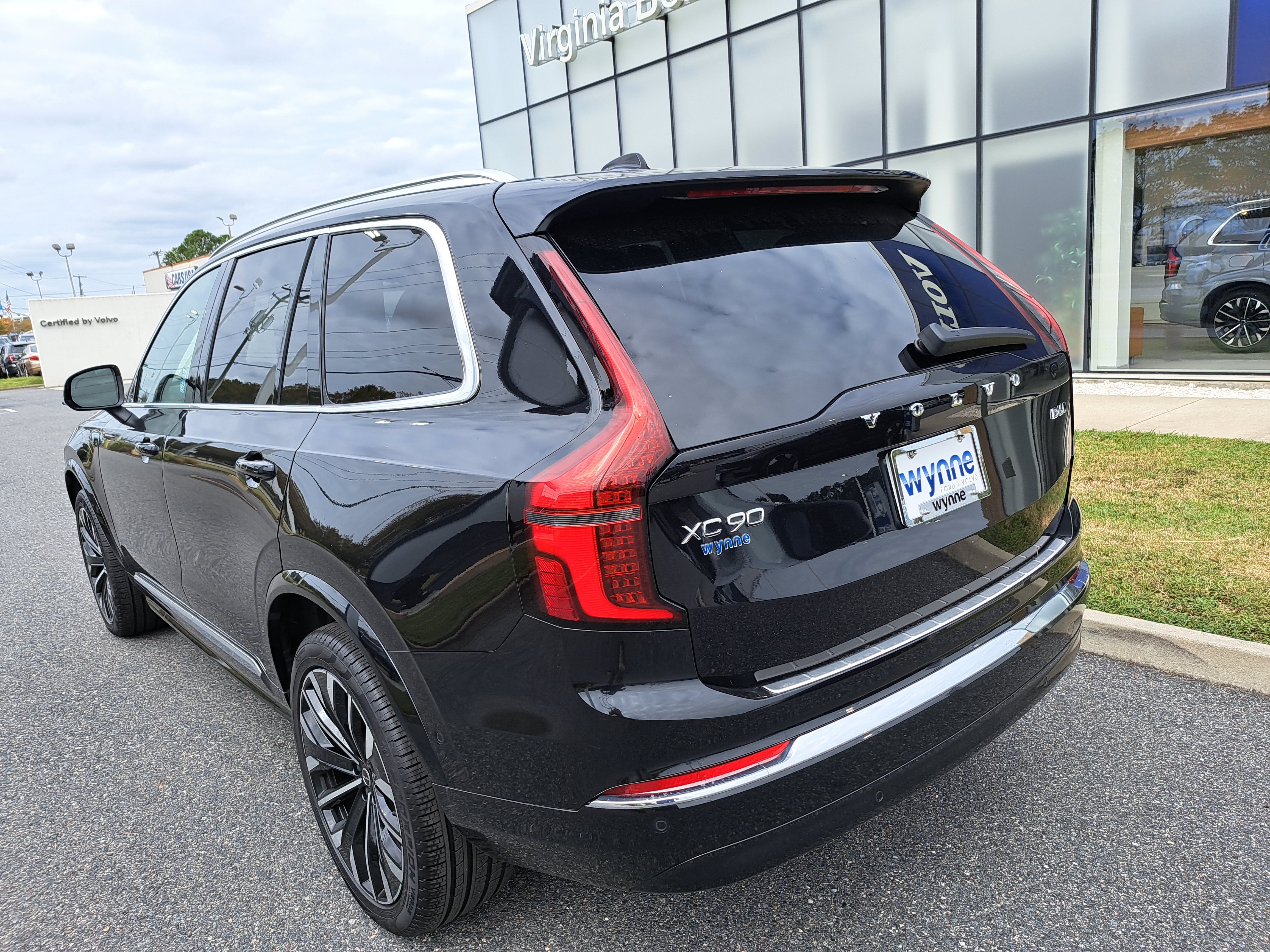New 2026 Volvo XC90 B6 Plus w/ Protection Package Premier AWD/4WD image 4
