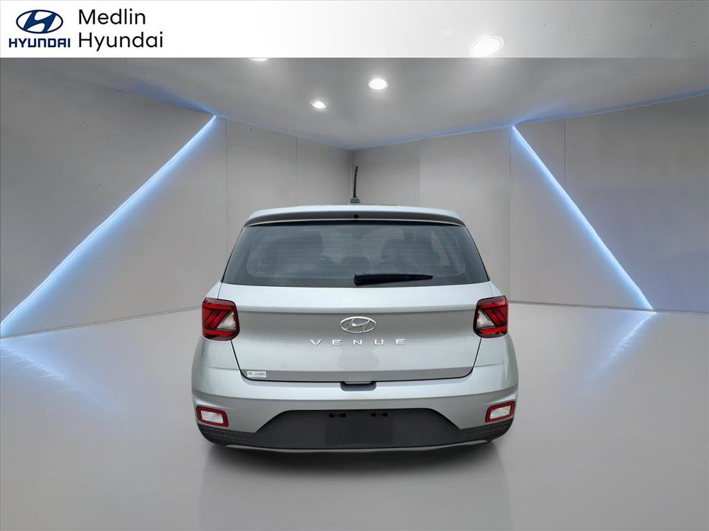 Used 2025 Hyundai Venue SE FWD image 4