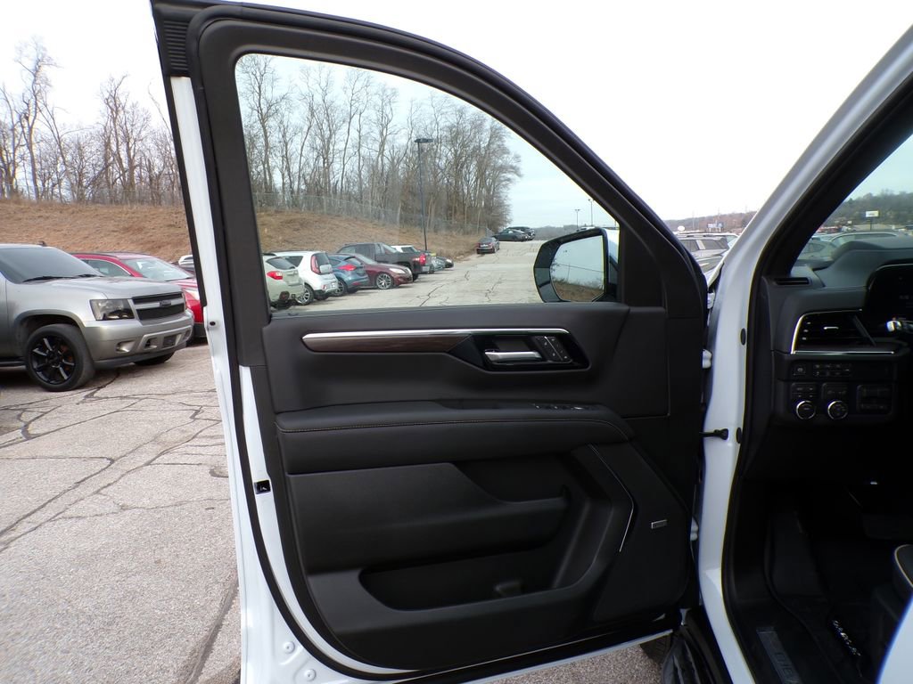 New 2026 Chevrolet Suburban Premier AWD/4WD image 13