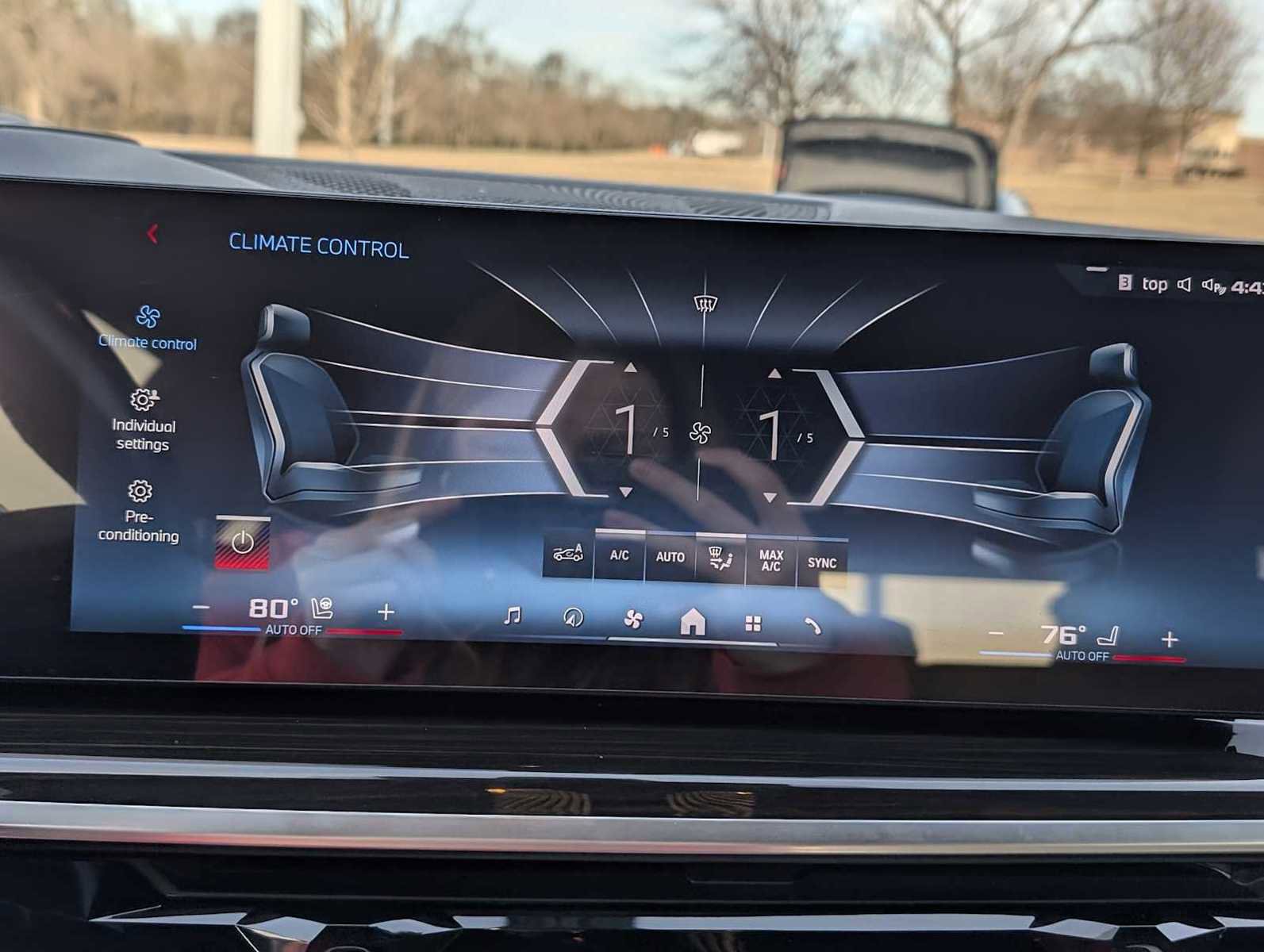 Used 2024 BMW X7 M60i w/ Executive Package image 15