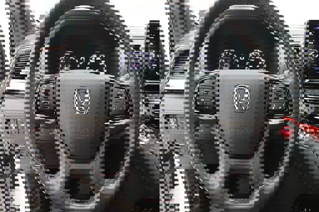 Used 2025 Honda Odyssey Sport-L image 17