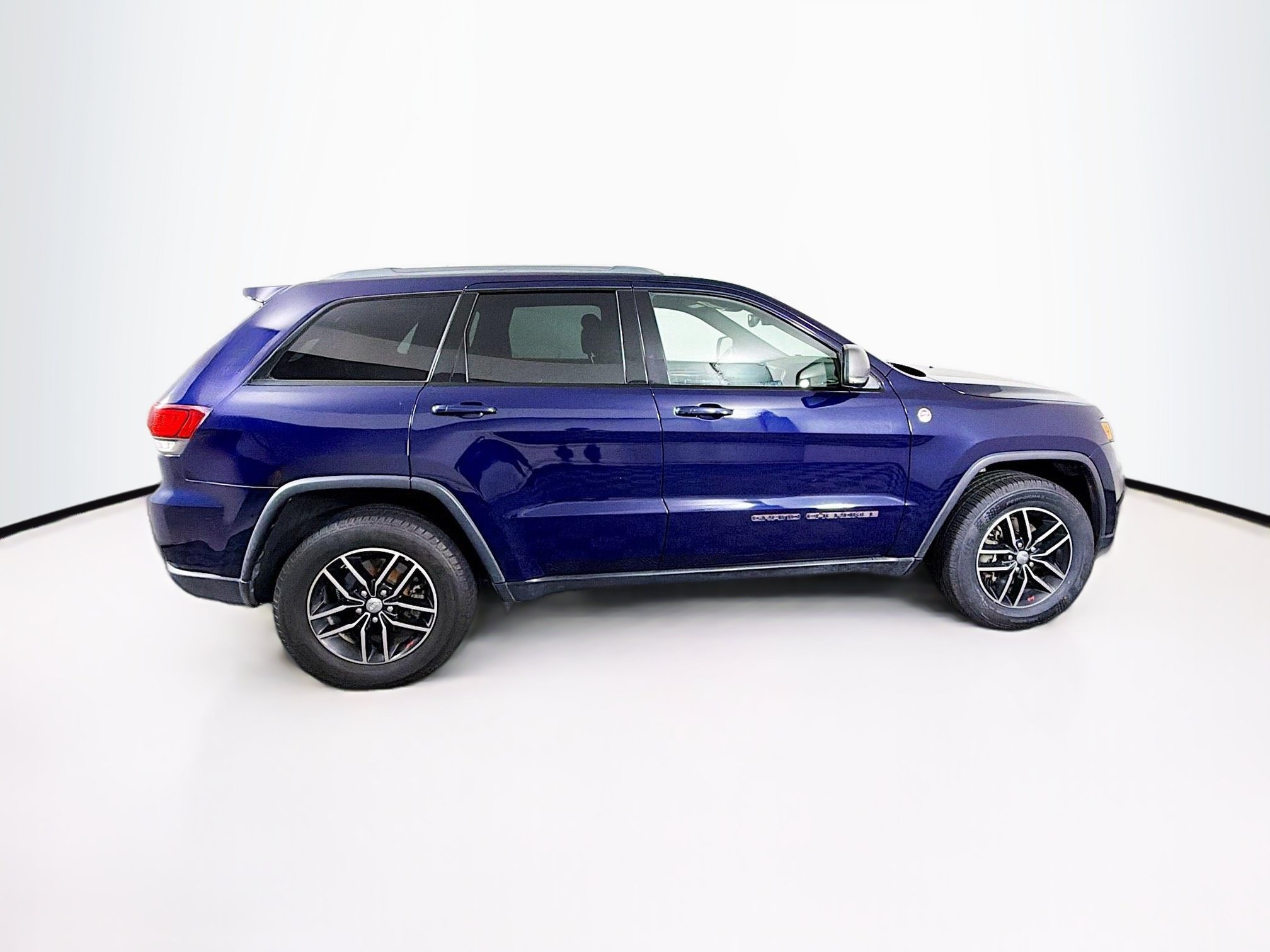 Used 2018 Jeep Grand Cherokee Trailhawk AWD/4WD image 10