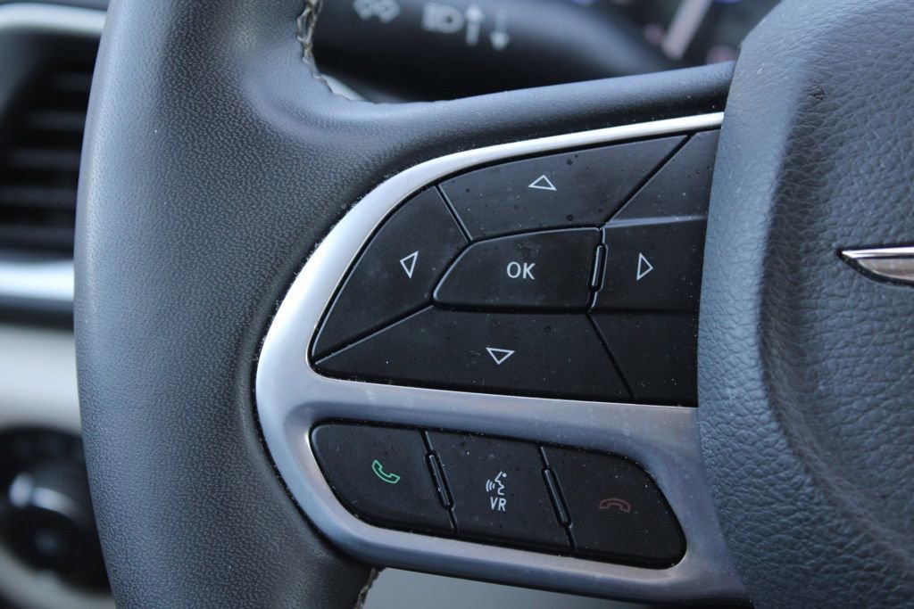 Used 2023 Chrysler Pacifica Touring-L image 30