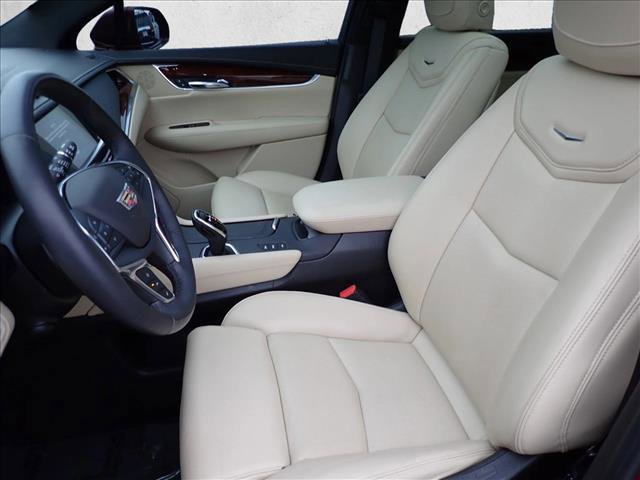 Used 2017 Cadillac XT5 Luxury w/ Driver Awareness Package image 12