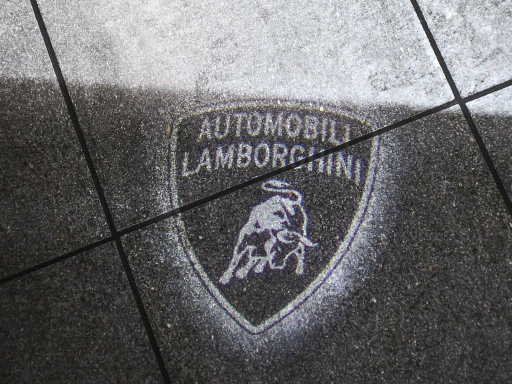 Used 2022 Lamborghini Urus AWD/4WD image 23