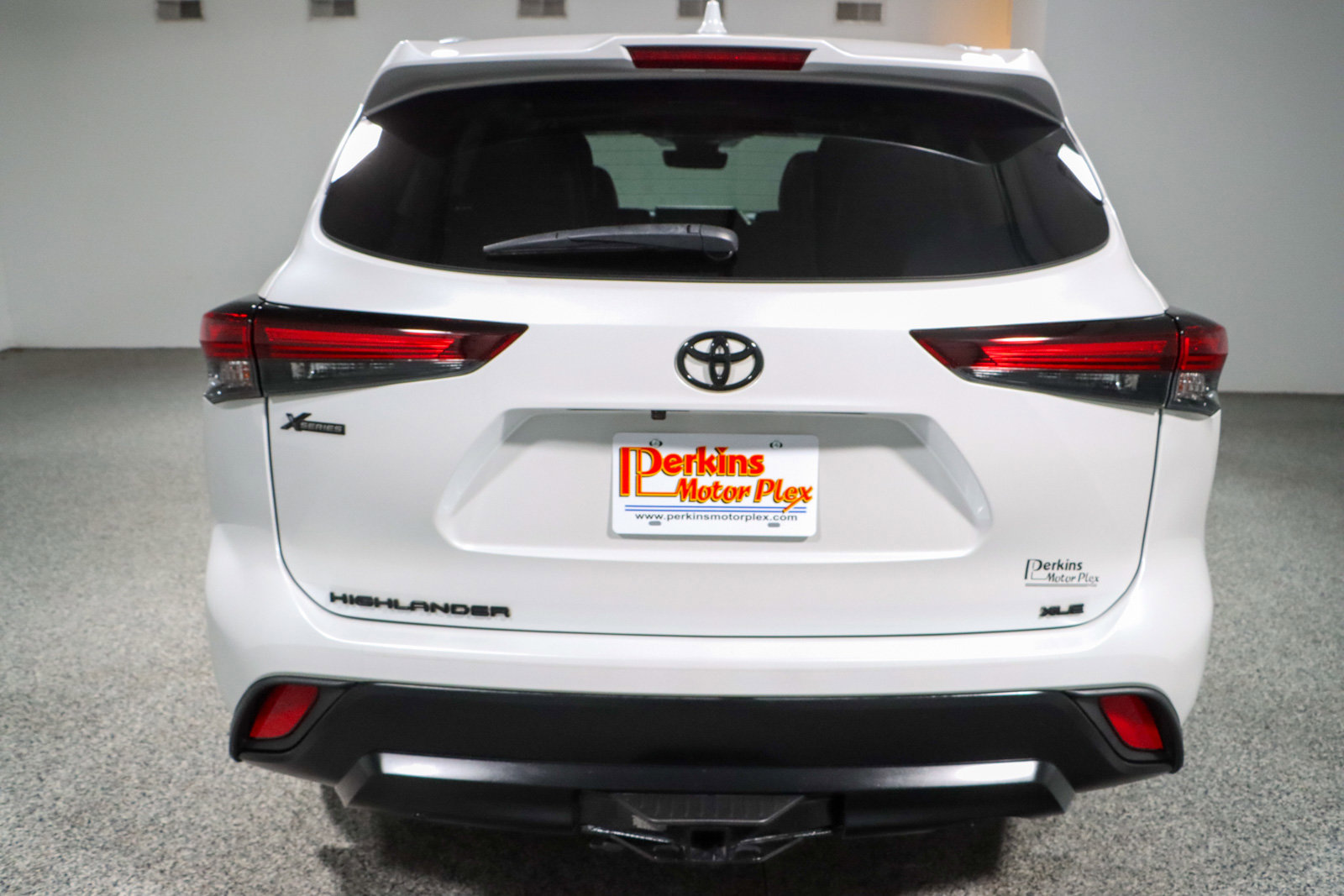 Used 2024 Toyota Highlander XLE FWD image 8