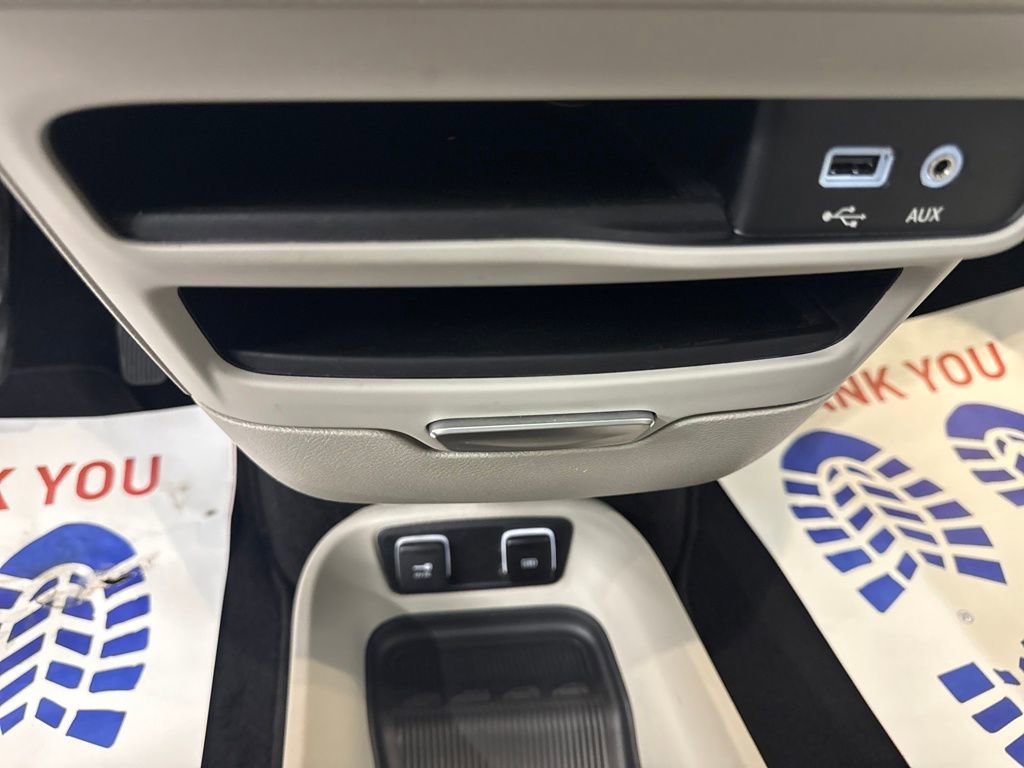 Used 2019 Chrysler Pacifica Limited image 34