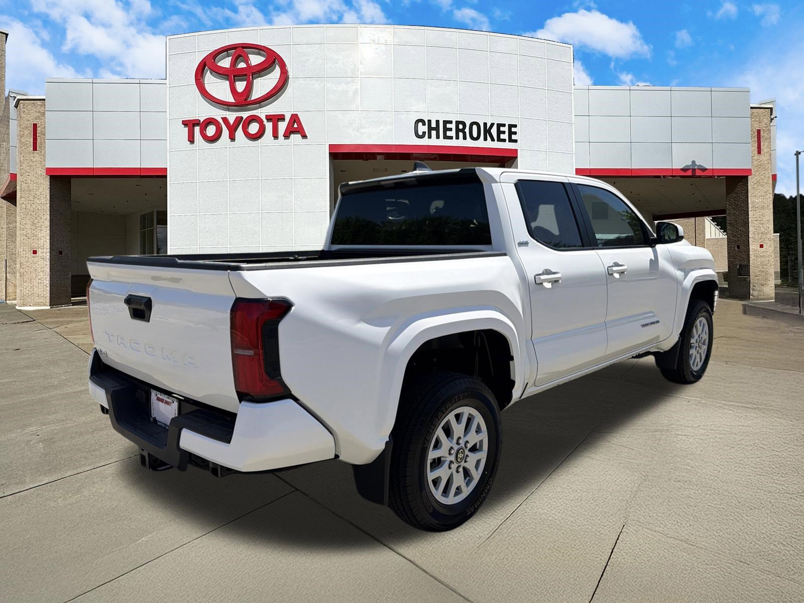Used 2025 Toyota Tacoma SR5 AWD/4WD image 5