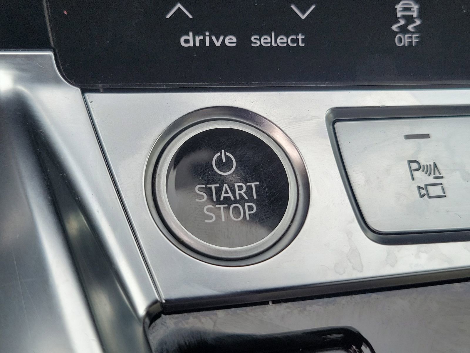 Used 2024 Audi Q8 e-tron Premium Plus w/ Premium Plus Package image 27