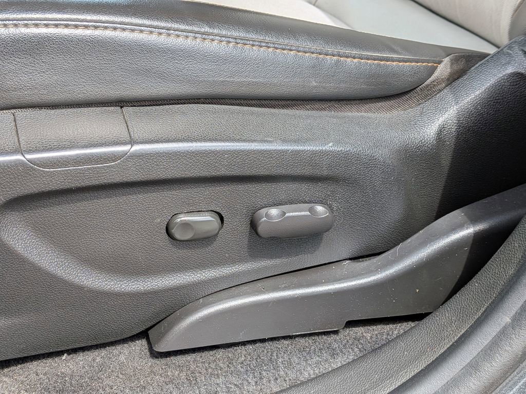 Used 2019 Chevrolet Trax LT w/ Sun & Sound Package FWD image 14