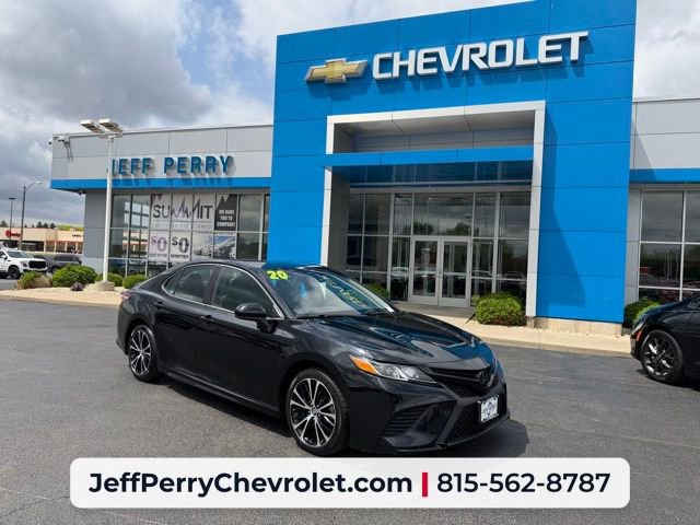 Used 2020 Toyota Camry SE FWD image 1