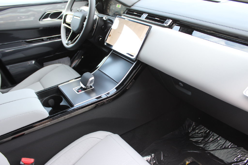 New 2026 Land Rover Range Rover Velar Dynamic SE AWD/4WD image 21
