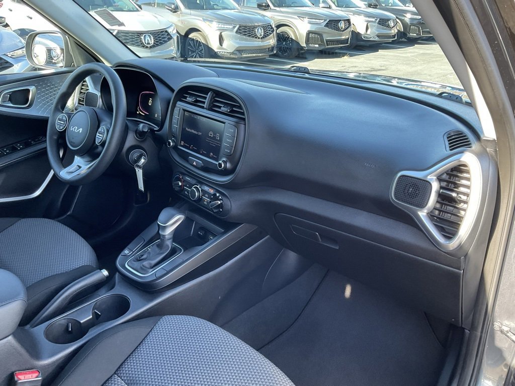 Used 2023 Kia Soul LX w/ LX Technology Package image 18