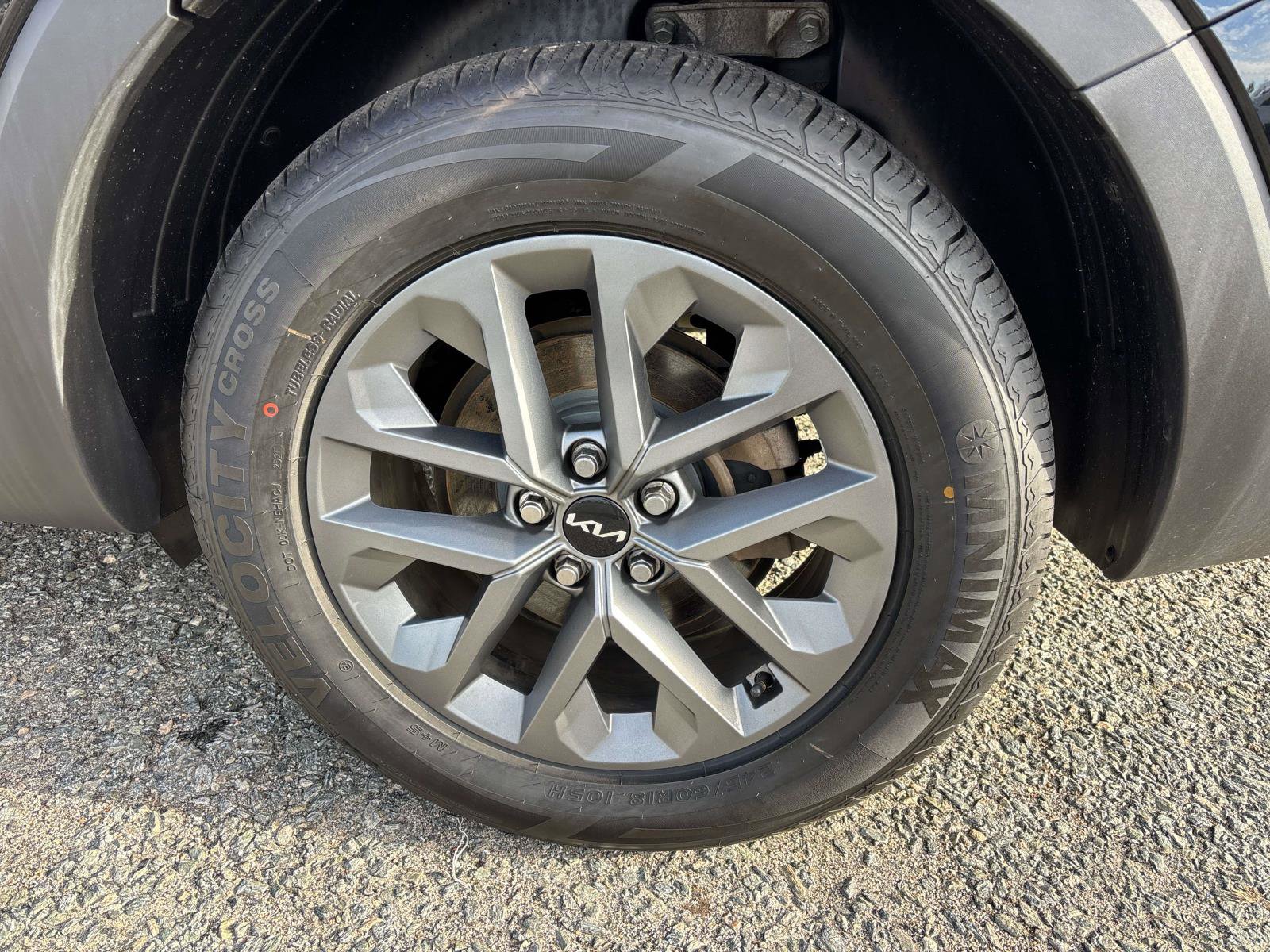 Used 2023 Kia Telluride LX image 8