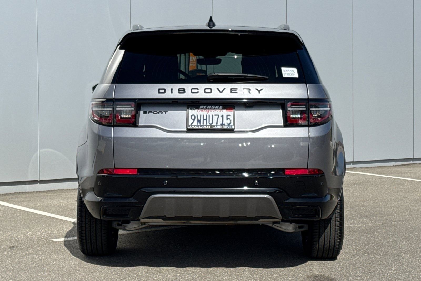 Used 2025 Land Rover Discovery Sport Dynamic SE AWD/4WD image 4