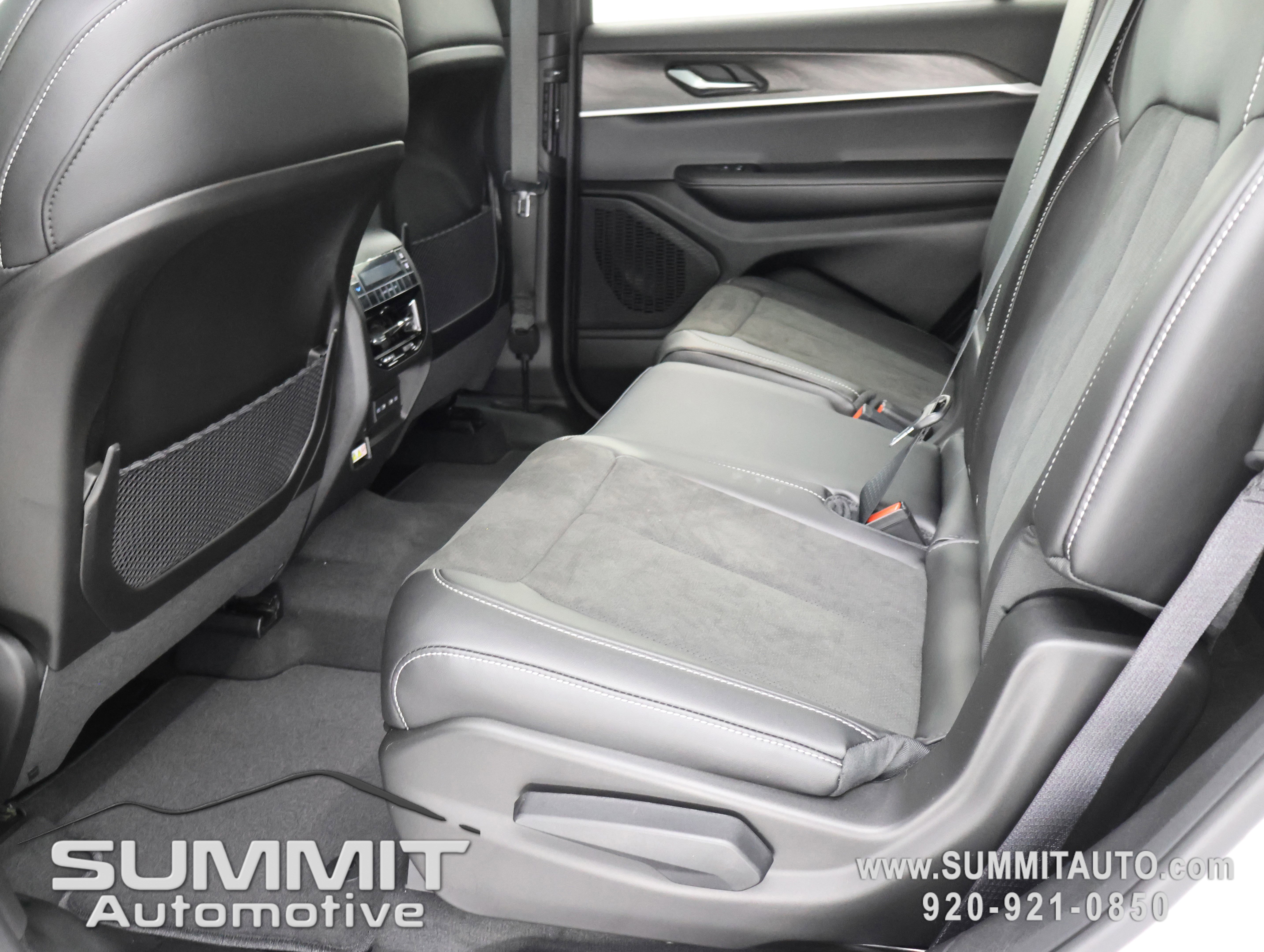 New 2026 Jeep Grand Cherokee L Laredo Altitude image 33