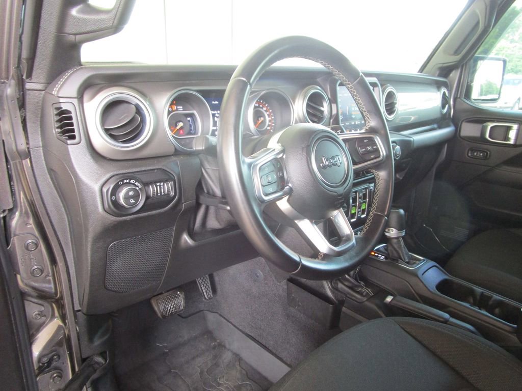 Used 2021 Jeep Gladiator Overland w/ Dual Top Group AWD/4WD image 27