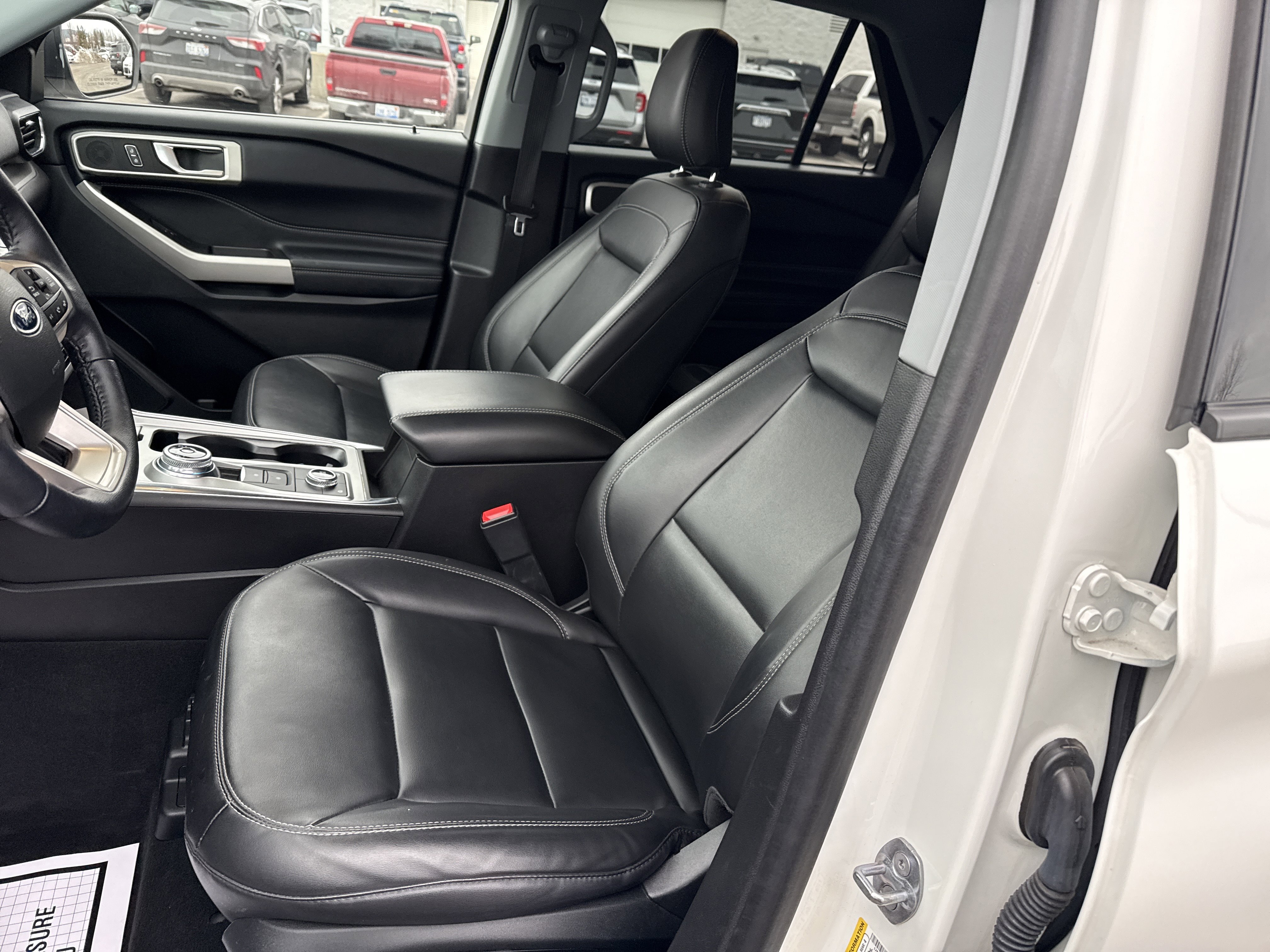 Used 2022 Ford Explorer XLT w/ Equipment Group 202A image 19