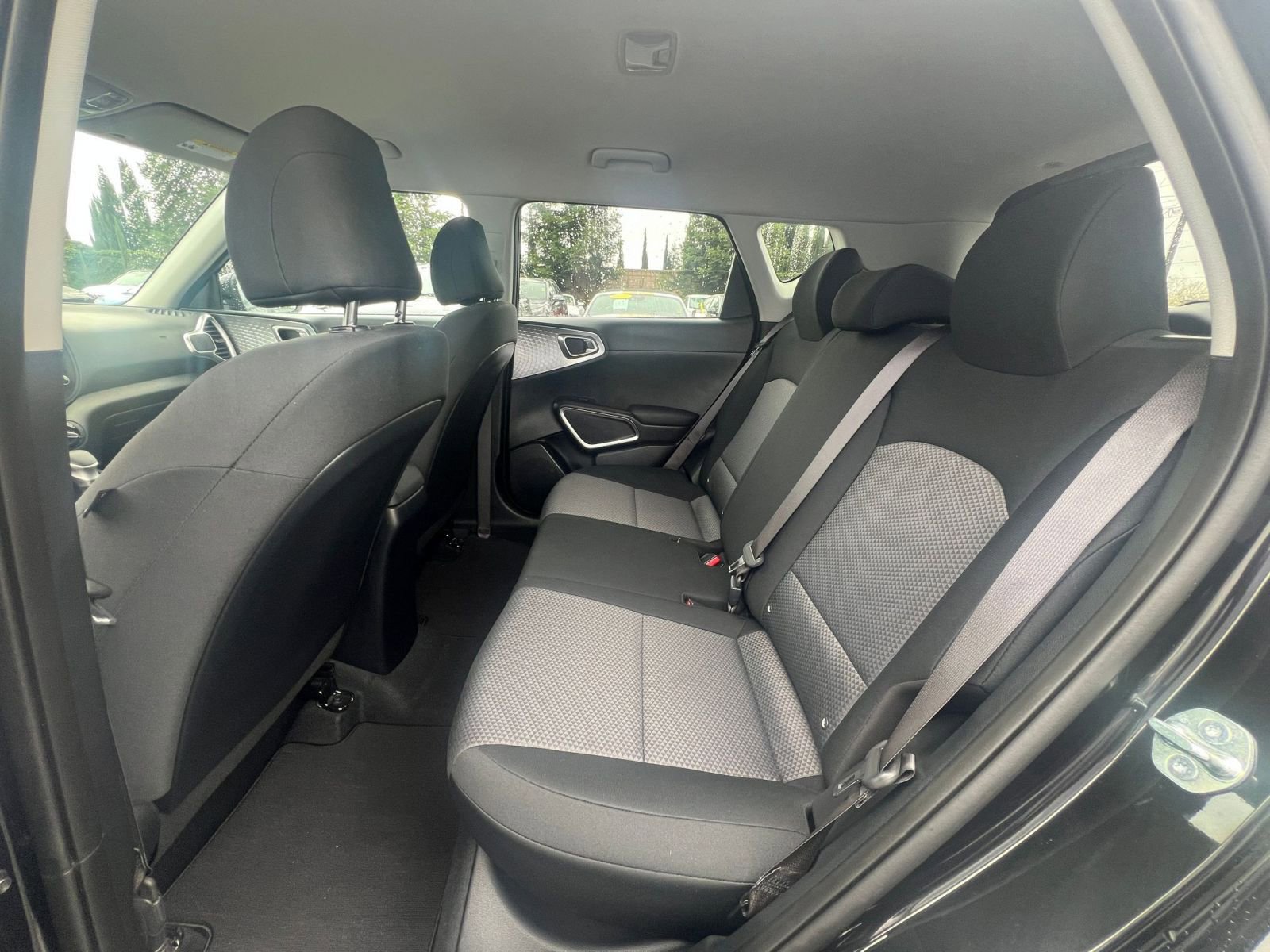 Used 2025 Kia Soul LX w/ LX Technology Package FWD image 21