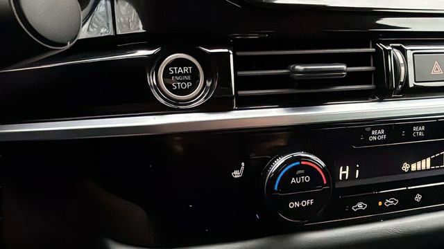 Used 2024 Nissan Pathfinder SV image 27