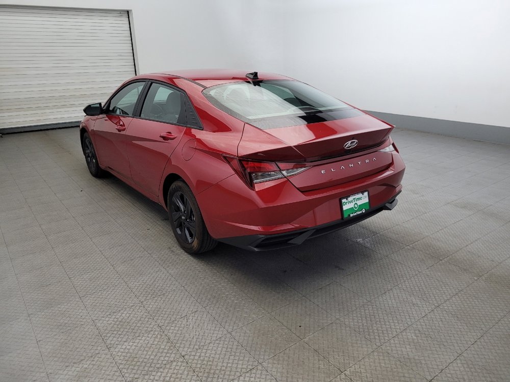 Used 2023 Hyundai Elantra SEL w/ Preferred Accessory Package image 5