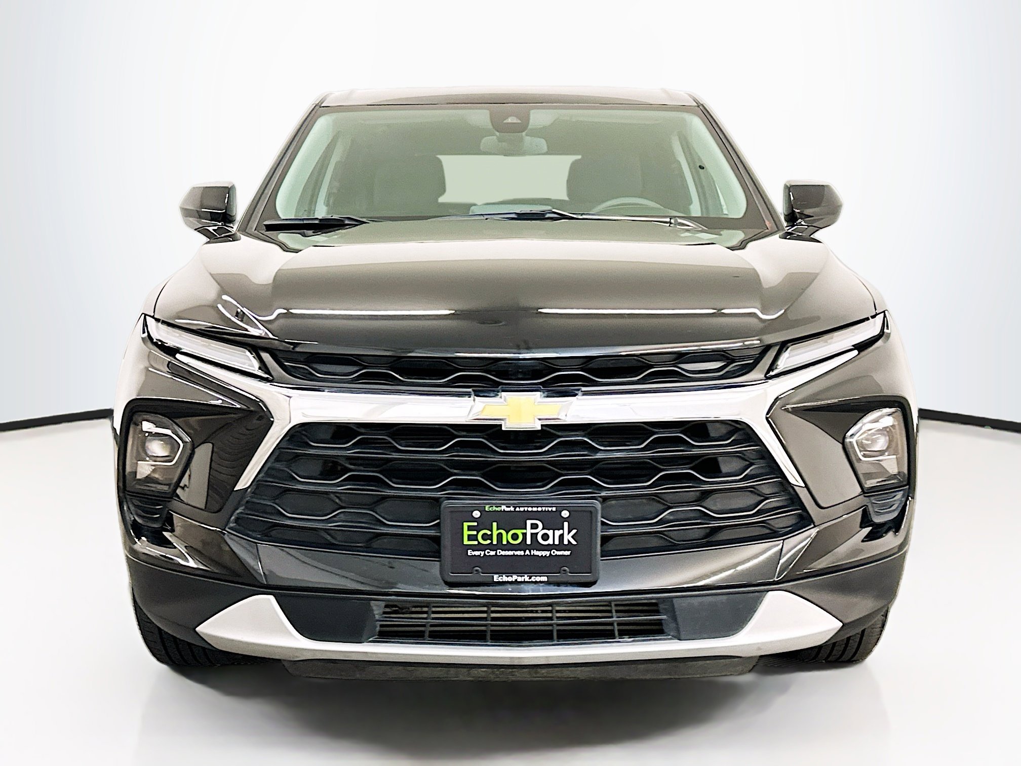 Used 2025 Chevrolet Blazer LT image 2