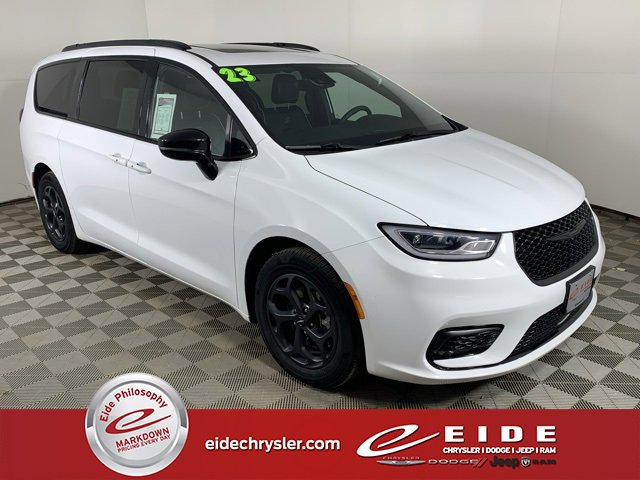 Used 2023 Chrysler Pacifica Limited w/ S Appearance Package
