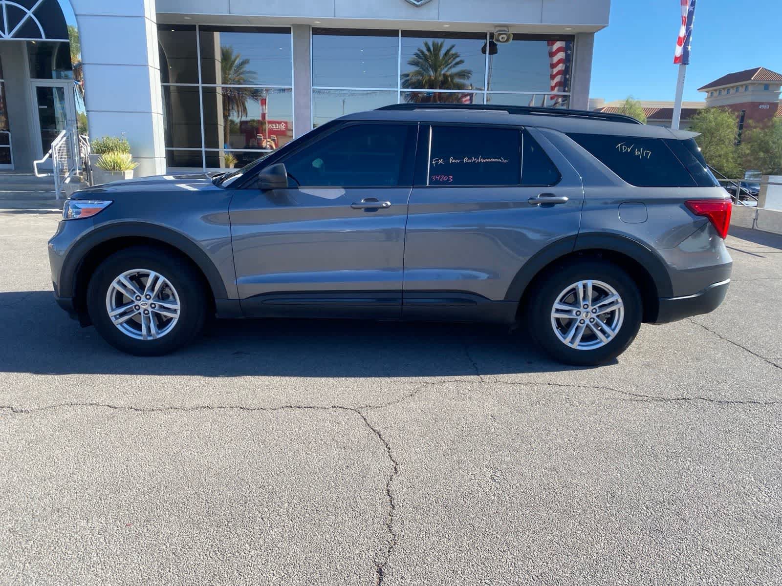 Used 2022 Ford Explorer XLT w/ Equipment Group 202A RWD image 9