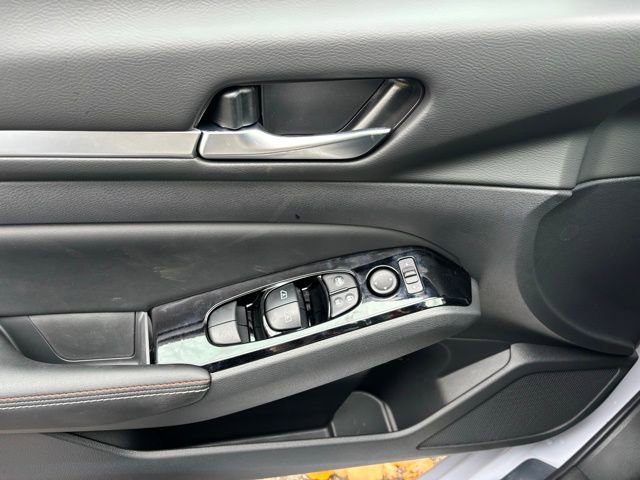 New 2025 Nissan Altima 2.5 SR image 8