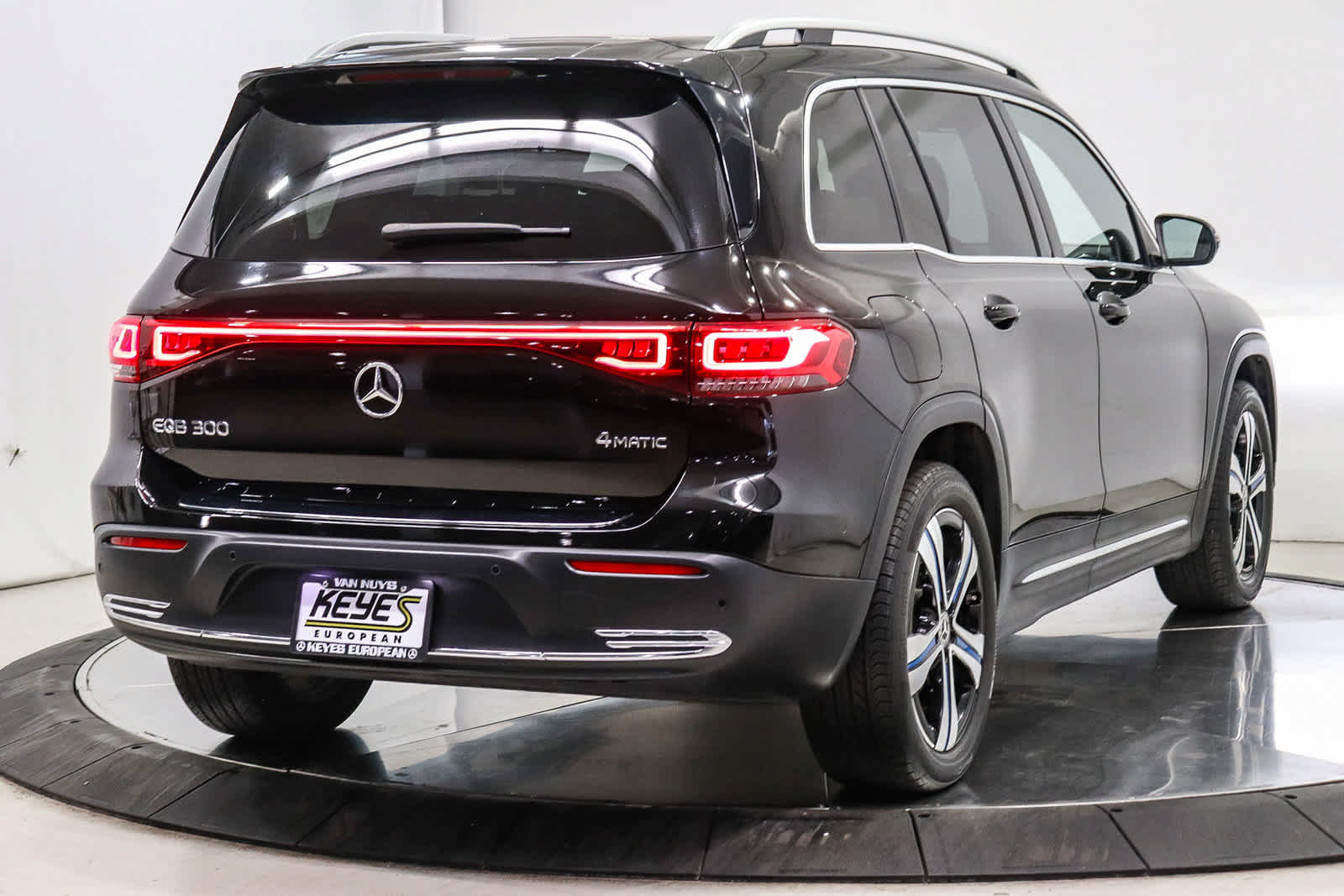 Certified 2023 Mercedes-Benz EQB 300 4MATIC image 6