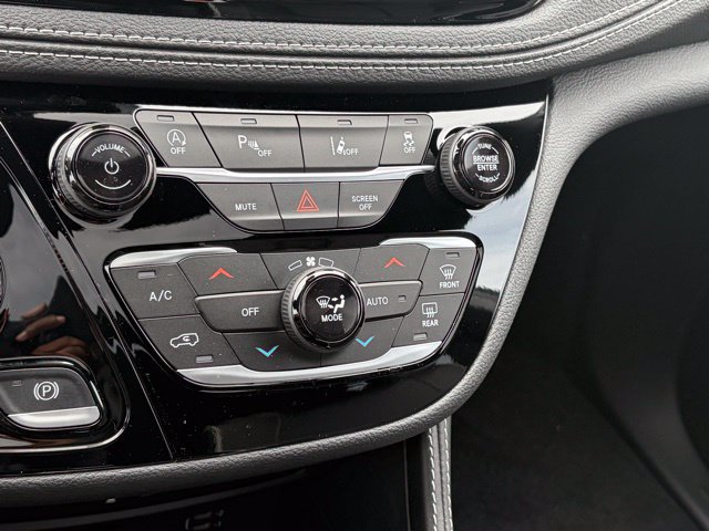New 2026 Chrysler Pacifica Limited w/ Uconnect Theater Family Group FWD image 21