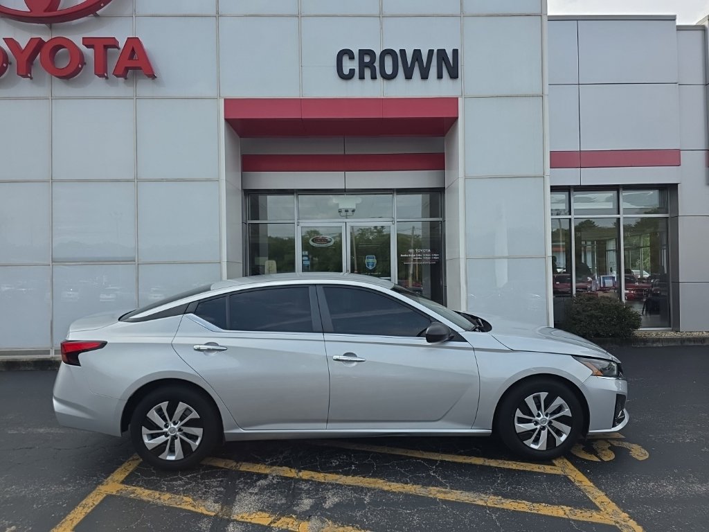 Used 2024 Nissan Altima 2.5 S FWD image 2