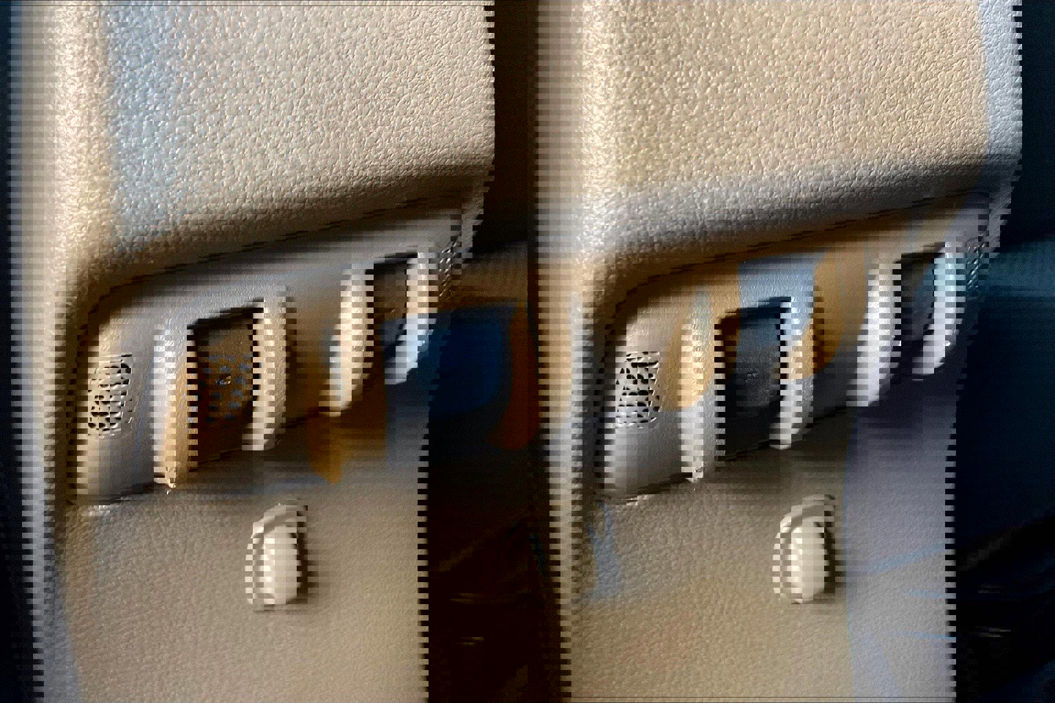 Used 2016 Jeep Wrangler Unlimited Rubicon w/ Connectivity Group image 35